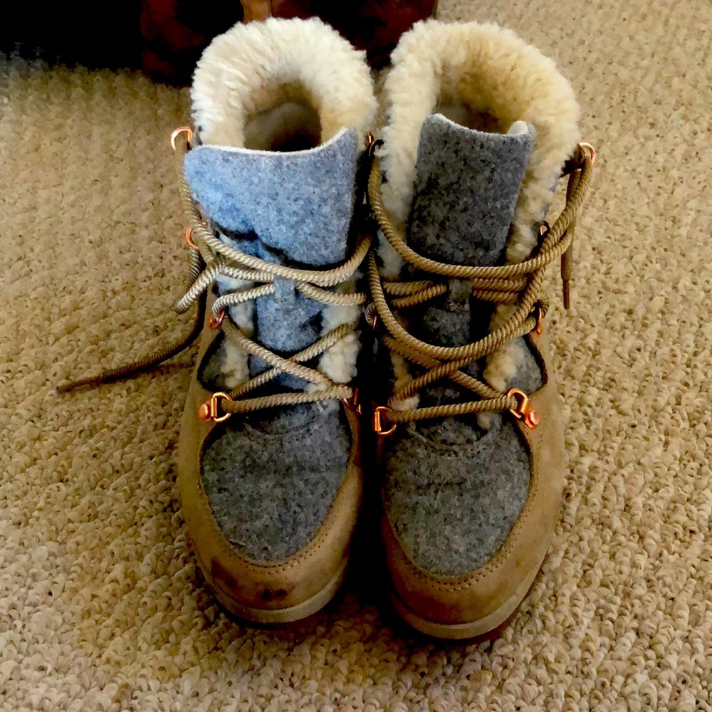 Boots with the fur!